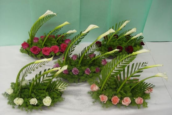 如何延长插花花期：瓶水应每天更换