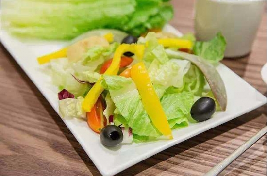 哪些多肉可以吃：常见有仙人掌属、芦荟、石莲花、石生花属等