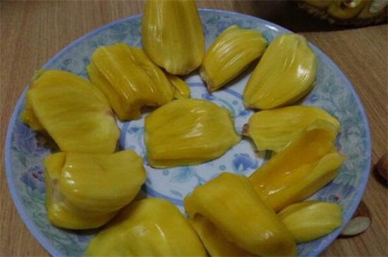 切开的菠萝蜜如何保存，保鲜膜包好低温保存