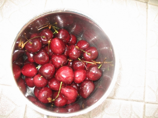 车厘子保存：冰箱0℃-4℃冷藏（不能下水）