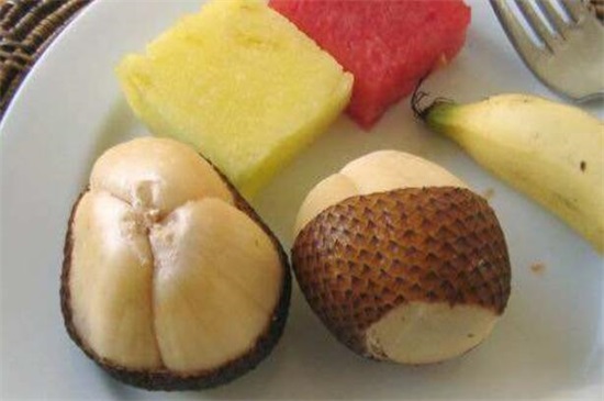 蛇皮果如何吃图解法，直接吃/爆炒/腌制/糖渍/泡酒皆可