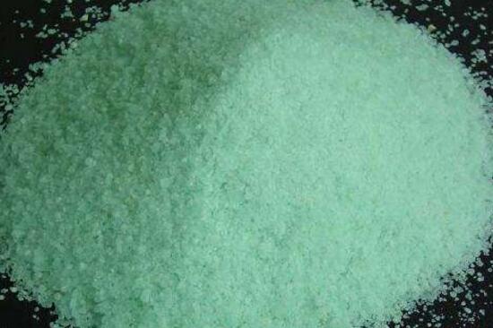 一帆风顺能喷硫酸亚铁吗,3:10比例喷洒让叶面更翠绿