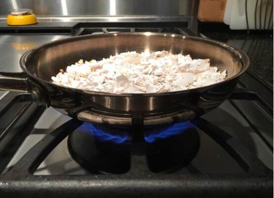 吊兰为何要放鸡蛋壳，增加磷化钙/让吊兰更加旺盛