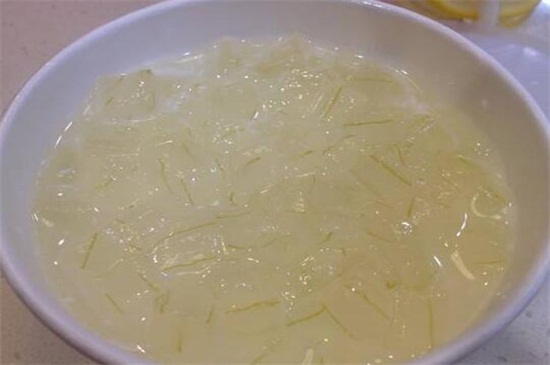 如何使用芦荟消炎，去表皮液体肉涂抹在皮肤上