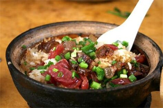 如何使用芦荟消炎，去表皮液体肉涂抹在皮肤上