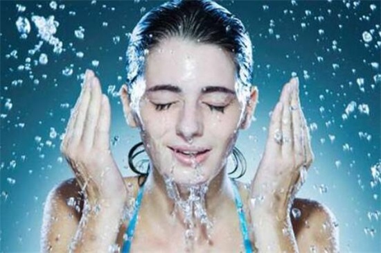 新鲜芦荟涂脸正确办法，5个步骤让皮肤变得细腻莹润