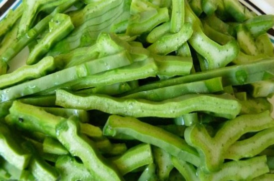 仙人掌能吃吗如何吃,可切条沾蜂蜜或泡茶饮用