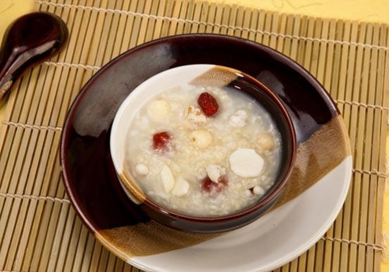 泽泻的副作用：食用过量会导致滑精及肝肾中毒