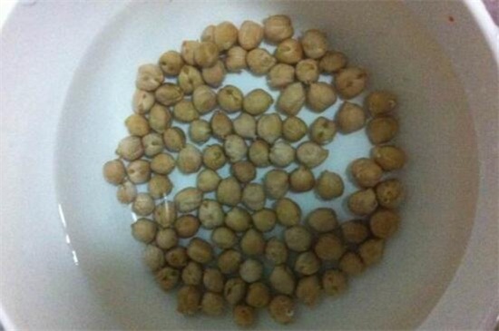 芡实如何煮烂，清水浸泡文火温煮即可