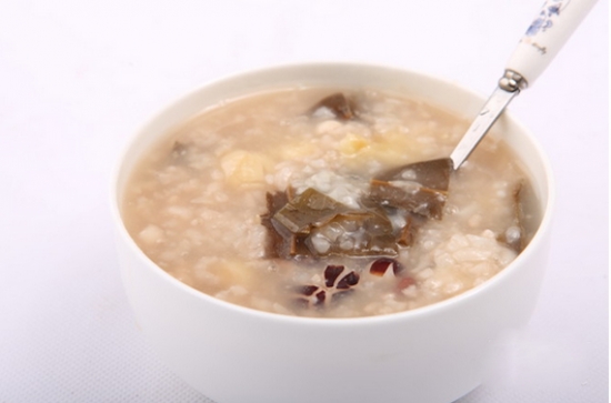 孕妇能吃芡实吗：芡实性属平，不寒不躁，很适合孕妇食用