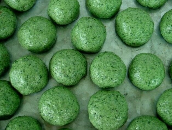 艾叶糕点 艾叶的功效与作用:阴虚血热者慎用