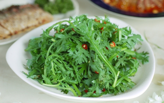 皇帝菜茼蒿/塘蒿的功效和作用：火锅绝佳配菜，开胃健脾，降压补脑