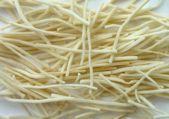 灯心草别名：灯芯草也叫水灯花，是多年生草本水生植物