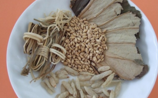 灯心草搭配各种药材 灯心草价格:普通新鲜的灯心草价格参考为12元一斤