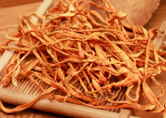 蛹虫草的价格：平均价在500元/公斤左右