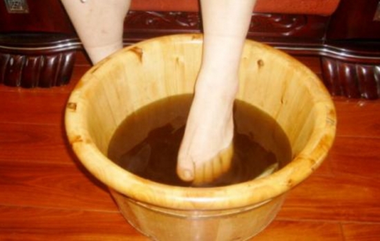 红花泡脚的功效与作用，以及红花泡脚的留意事项