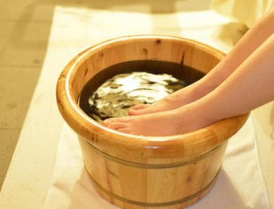 红花泡脚的功效与作用，以及红花泡脚的留意事项