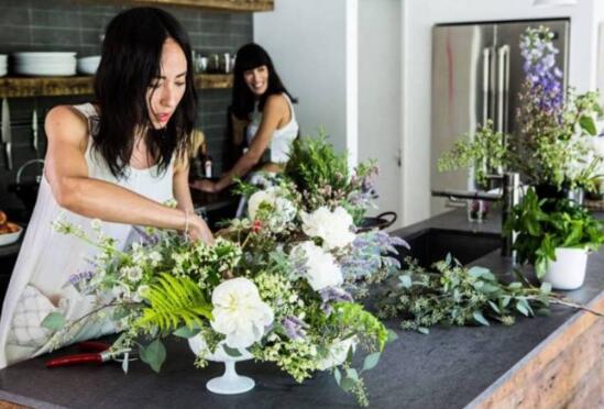 花瓶口特大如何插花,大口花瓶插花好看只需一卷胶带