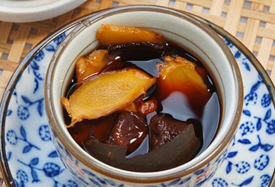 罗汉果如何泡水喝，洗净取四分之一连皮肉一起冲泡