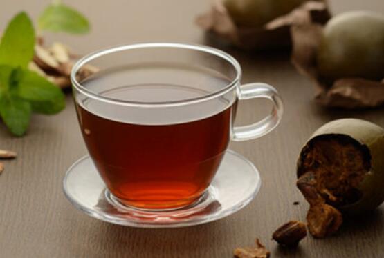 罗汉果如何泡水喝，洗净取四分之一连皮肉一起冲泡