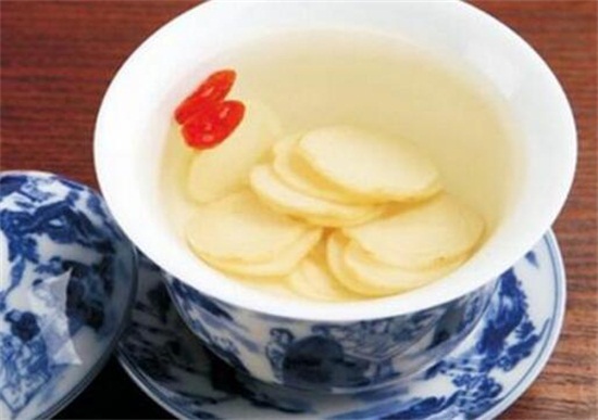 西洋参泡水喝的禁忌,不宜多喝容易造成精神疾病