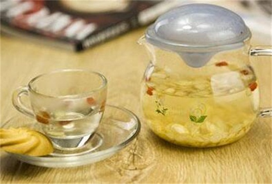 西洋参泡水喝的禁忌,不宜多喝容易造成精神疾病