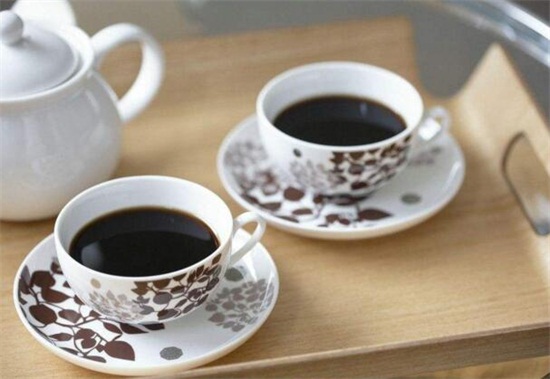 西洋参泡水喝的禁忌,不宜多喝容易造成精神疾病