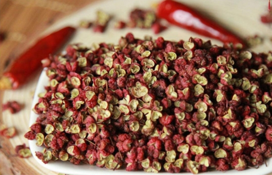 花椒和麻椒有什么区别：在味觉方面麻椒味道比花椒更重，而且特别的麻