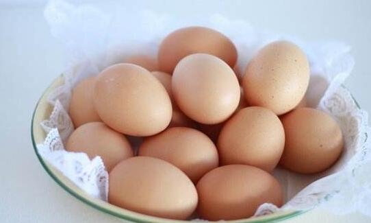 生鸡蛋兑水可以浇花吗，可以(1:10比例混合可开花爆盆)