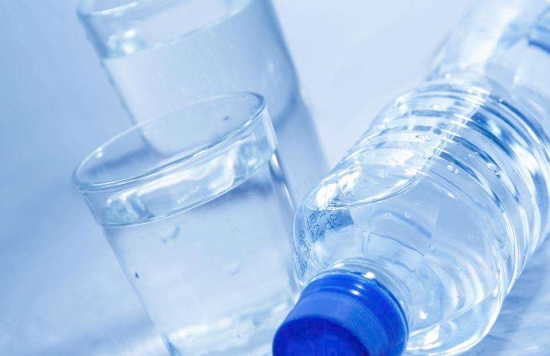 如何清洗盆栽叶片上的灰尘，立马变得绿油油！