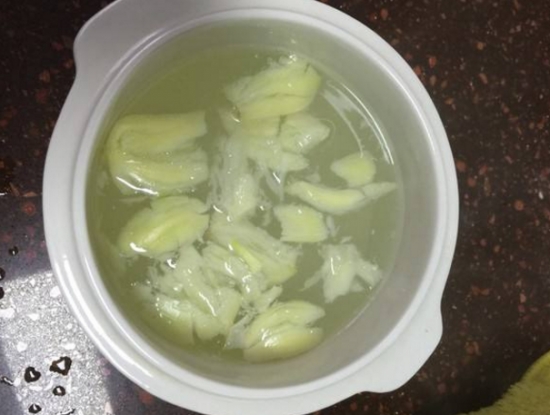 大蒜养花杀菌剂 养花小技巧:大蒜也可以用来养花