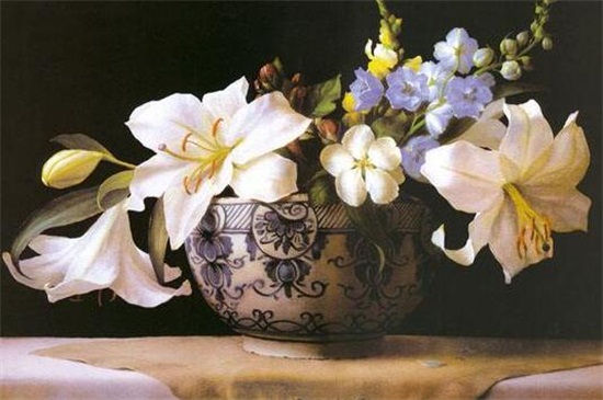 百合花后养护办法，减少水肥适当修剪