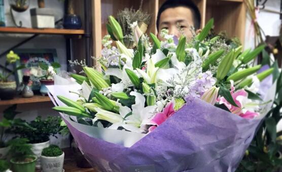 百合花语是什么,送百合花代表什么意思