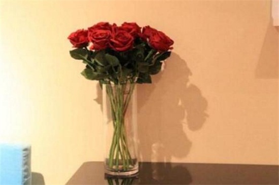 玫瑰花放在水里如何养