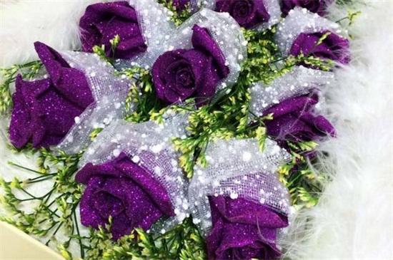 16朵紫玫瑰的寓意,表示多变不安/我只爱你与祝你顺利