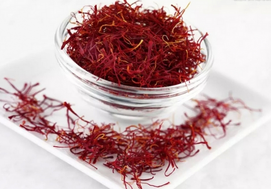 藏红花的价格：普通的50～80元/克，特级的要几百元一克