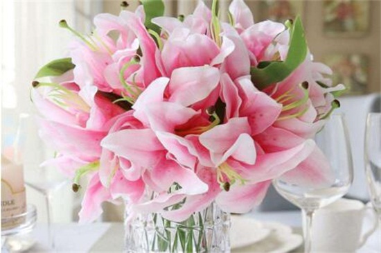 假花适合放哪里，摆放窗台可避邪