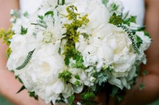 9朵花制作手捧花的步骤,5步教你制成美丽的新娘手捧花