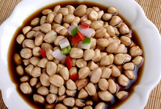 醋泡花生 醋泡花生的功效:促进血小板新生、预防血管硬化