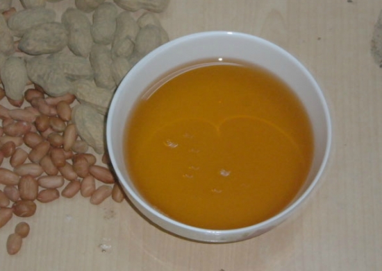 花生油的价格：在11000~15000元/吨左右，广东地区偏贵