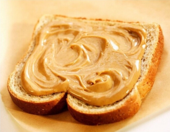 面包与花生酱 花生酱的做法:花生酱营养丰富易被人体吸收