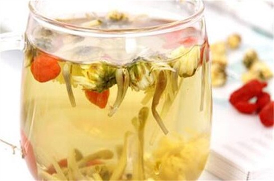 金银花泡水喝的九大禁忌,经期禁食和不可隔夜饮用