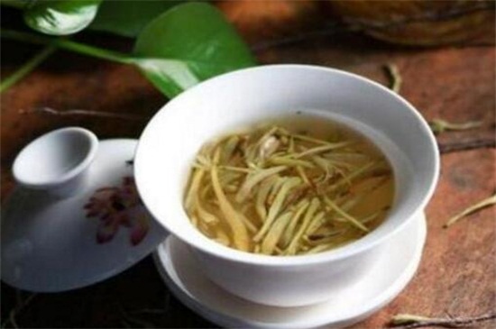 金银花泡水喝的九大禁忌,经期禁食和不可隔夜饮用