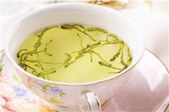 金银花泡水喝的九大禁忌,经期禁食和不可隔夜饮用