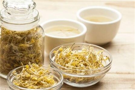 金银花泡水喝的九大禁忌,经期禁食和不可隔夜饮用