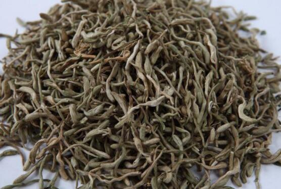 金银花如何晒干不变黑，天然晒干不翻动就不会发黑