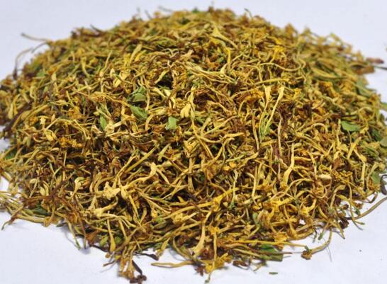 金银花如何晒干不变黑，天然晒干不翻动就不会发黑