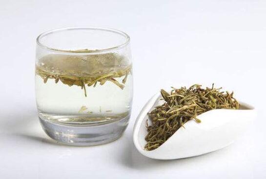 金银花如何晒干不变黑，天然晒干不翻动就不会发黑