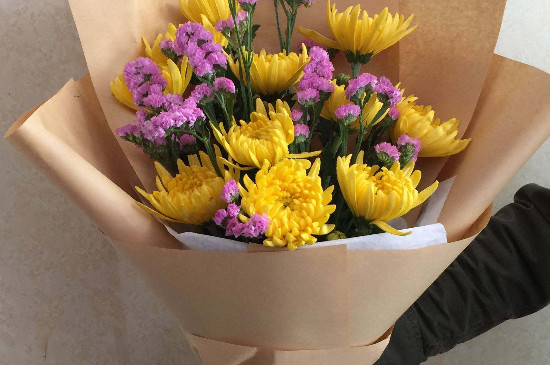 祭祀菊花花束的包法