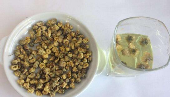 野生菊花可以泡水喝吗,野生菊花泡水益处多多(4种)